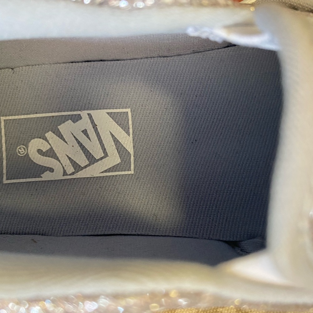 Vans - Picture 5 of 8